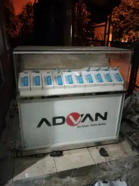 Jual Etalase Bekas Advan