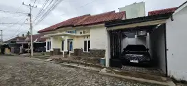 DISEWAKAN RUMAH DAN ISI