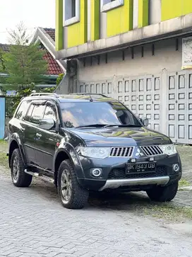 MITSUBISHI PAJERO SPORT EXCEED A/T ABU 2011 FORTUNER INNOVA