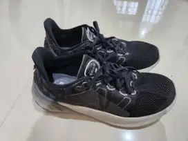 Sepatu New Balance Roav V2 Size 44 fit 43 Like New