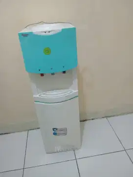 Dispenser galon di taro diatas