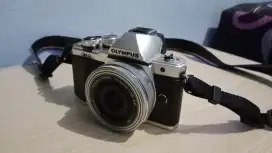 OLYMPUS OMD E-M10 II Siapa cepat dia dapat!