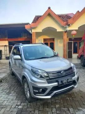 Daihatsu Terios Adventure tipe tertinggi 2015 silver