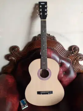 Gitar akustik yamaha