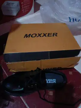 Sepatu pdh hitam mengkilat keren