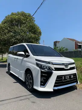 Toyota Voxy 2018 Bensin kinclong