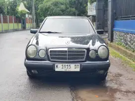 Mercedes Benz E230 W210 1996 Manual Low KM