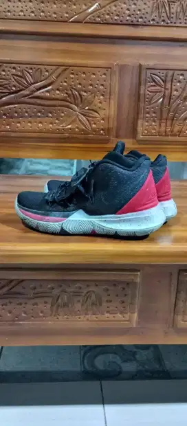 Sepatu basket bekas ukuran 37