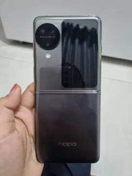 Oppo Find N3 Flip 12/256GB Full Set - Hitam