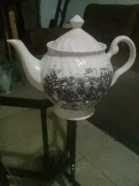 teko lawas untuk display.