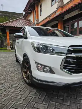 Innova Venturer Diesel A/T 2017