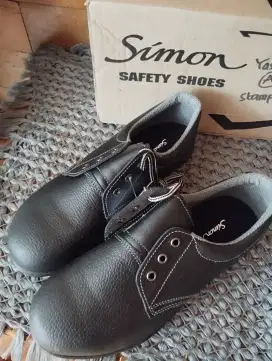 Sepatu safety simon