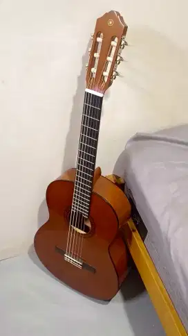 Yamaha CS40 Nylon Acoustic Gitar Akustik