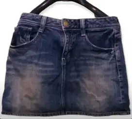 Rok pendek levis bahan adem