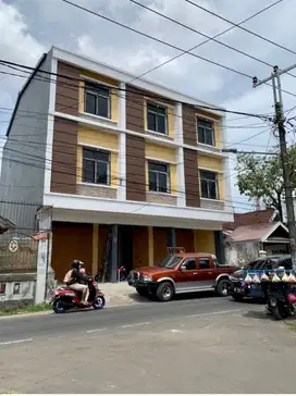 dijual RUKO baru masih Mulus dan Bagus di Jalan Pelita