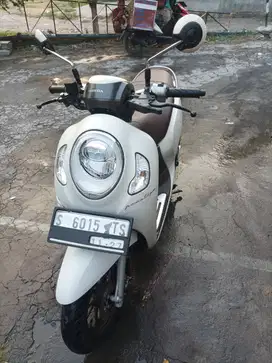 Scoopy putih prestige 2022