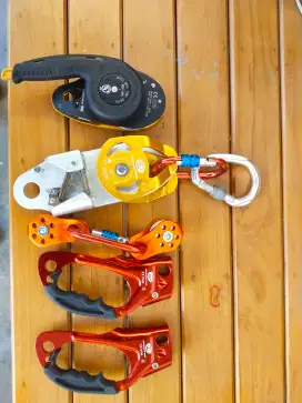 Peralatan panjat tebing set dan safety