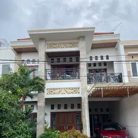 dijual cepat rumah mewah poros jalan di daya Full furnished