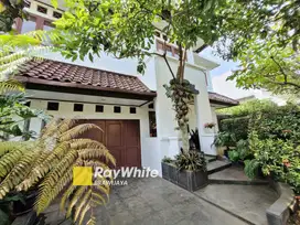 Rumah cantik di Bali View, Cirendeu, Siap Huni, Bentuk tanah kotak