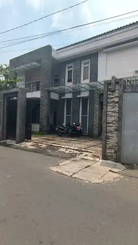 di jual rumah bagus fully furnished di Pejaten Jakarta Selatan