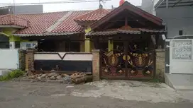 Di sewakan Rumah di Cluster Depan Harapan Indah Bekasi