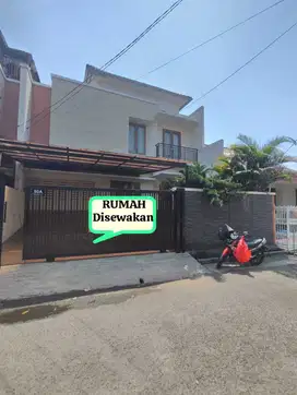 Disewakan Rumah besar dikomplek LEN Pejaten strategis cocok utk kantor