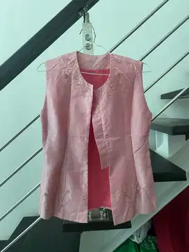 Atasan dan bawahan acara formal warna pink