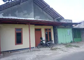 Rumah di Kediri dengan 3 Kamar Tidur + Kios