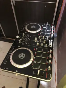 Dijual alat dj Numark mixtrack pro 2 nego