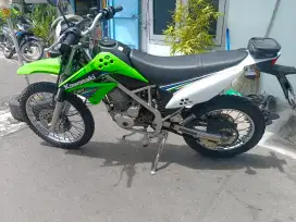 Jual kawasaki klx 150 orisinilan pajak hidup km 12 ribu