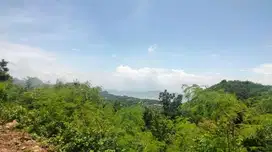 Tanah view laut dan sunset di kawasan berkembang labuan bajo