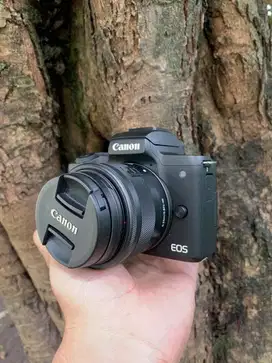 Canon m50 mark ii lensa 15-45mm fullset