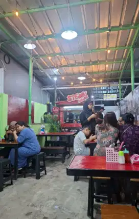 Dibutuhkan pekerja paruh waktu/freelance/part time toko steak