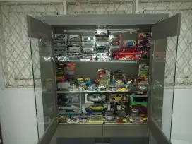 koleksi diecast jual borongan , tidak ecer berikut lemari