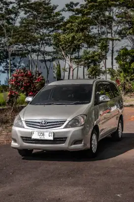 Toyota Kijang Innova 2009 Bensin