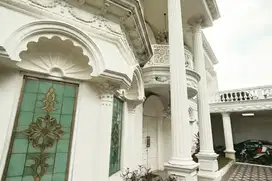 Rumah mewah plus kolam renang Di pondok kelapa