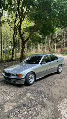 BMW 318i 1996 Bensin