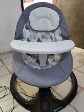 Babyboss ayunan bayi automatic/Baby swinger chair with table