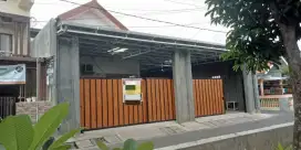 RUMAH BANGUNAN BARU TENGAH KOTA DI LAMPER TENGAH