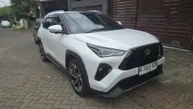 Yaris cross hybrid low km