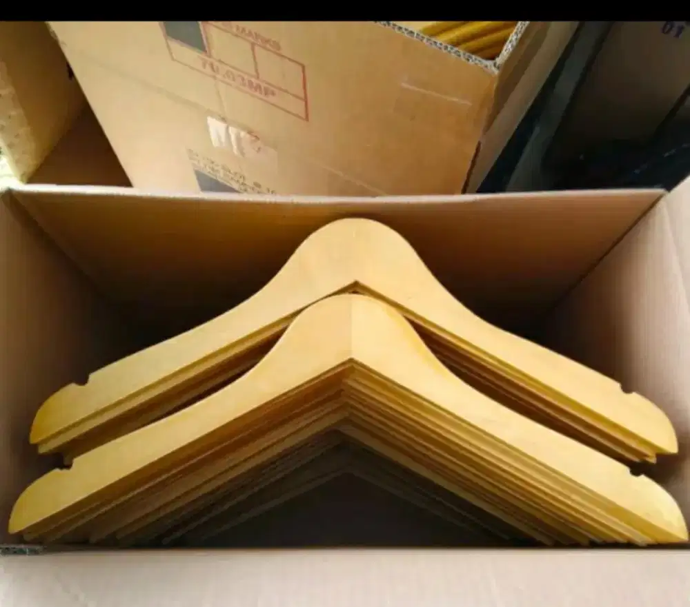 Hanger kayu natural