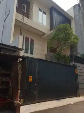 Rumah 3 Lantai Di Jl H Maksum Gandaria Utara Kebayoran Baru Jaksel