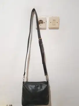 Sling bag Hody (hitam)
