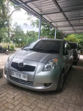 Mobil Yaris E 2006