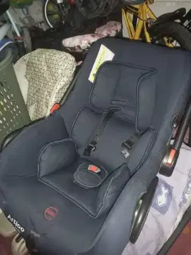 Carseat bayi Artioo