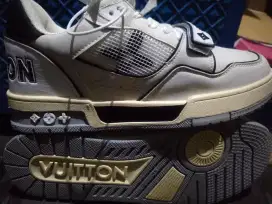 Louis Vuitton SZ 42 (1A98UX)