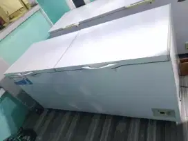 Freezer 700 dan 1200 Liter