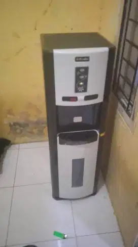 dispenser merk miyako tipe WDP 300 kondisi normal panas dan biasa