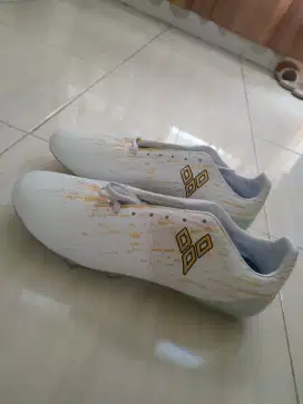 sepatu bola Kekinian