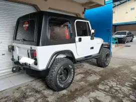 Jeep CJ  7 siap pake.mulus,ori.